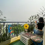 Zoomhome Homestay Ho Tay