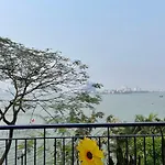 Zoomhome Homestay Ho Tay