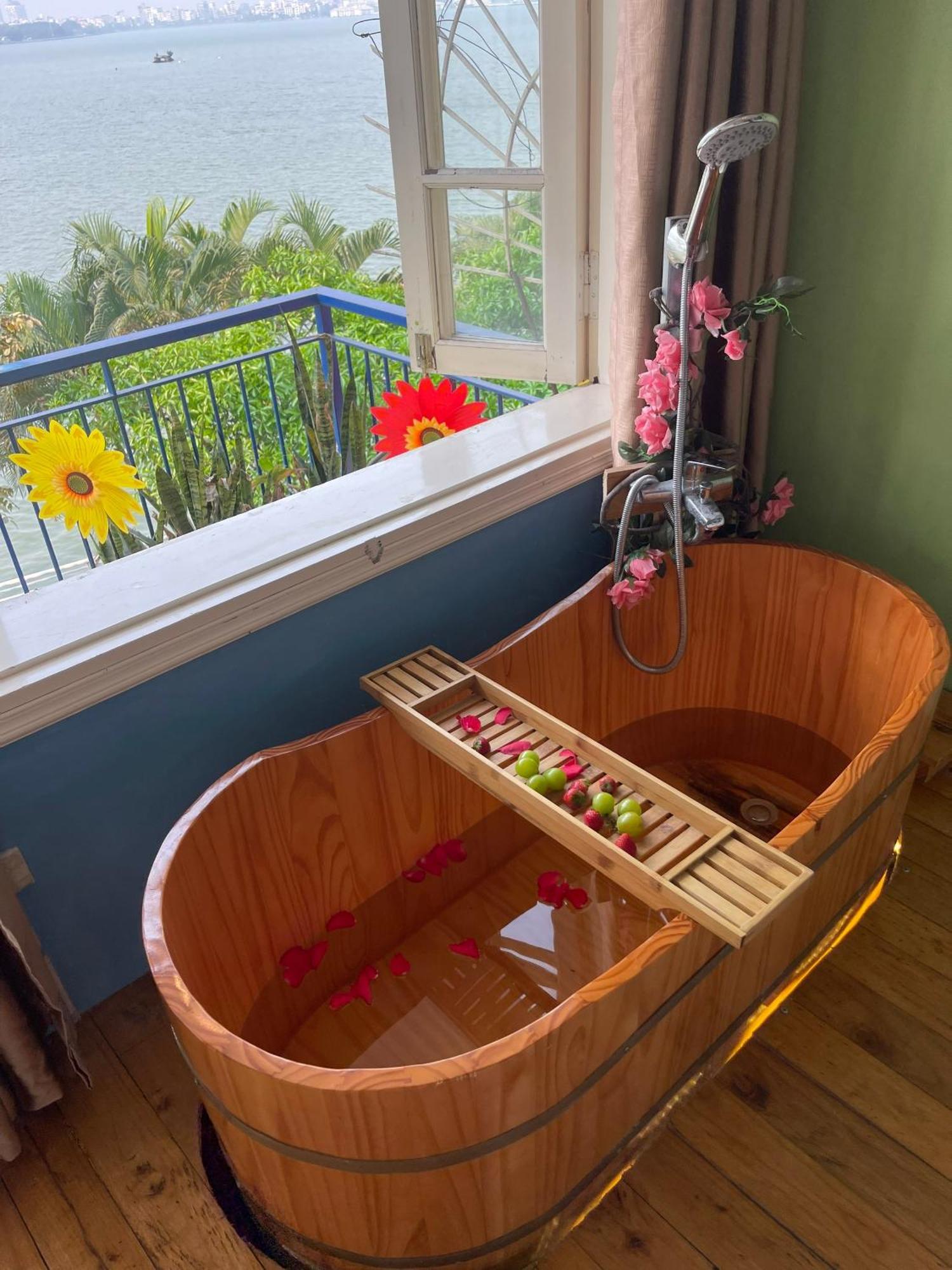 Khách sạn Zoomhome Ho Tay Hà Nội